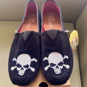 TOMS Skull Embroidered Velvet Slip On